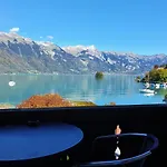 Lake Lodge Hostel *