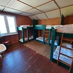 Lake Lodge Hostel *