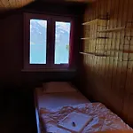 Hostel Lake Lodge Hostel