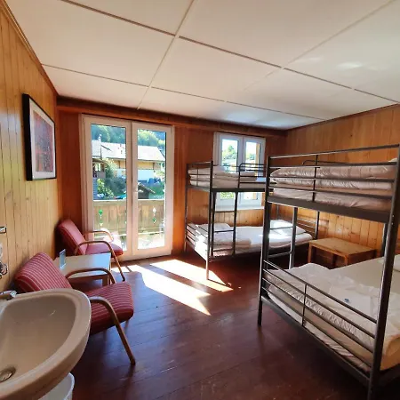 Lake Lodge Hostel *