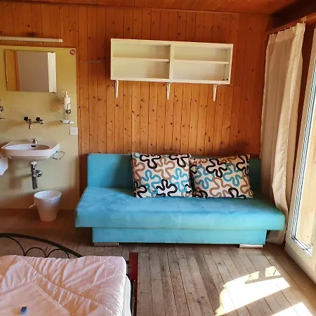 Lake Lodge Hostel *