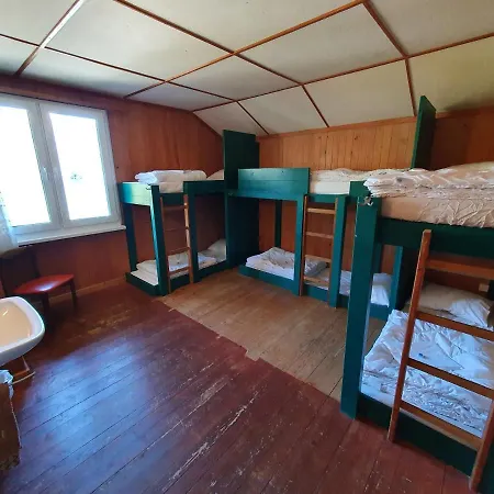 Lake Lodge Hostel *