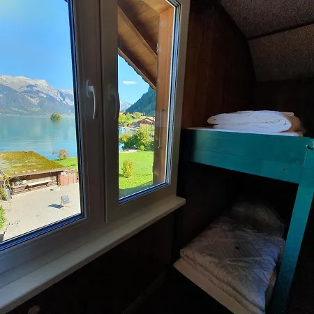 Lake Lodge Hostel אכסניה איסלטואלד