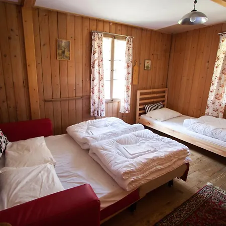 Lake Lodge Hostel איסלטואלד
