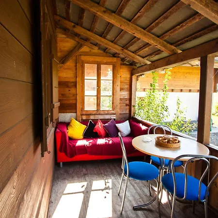 Lake Lodge Hostel *
