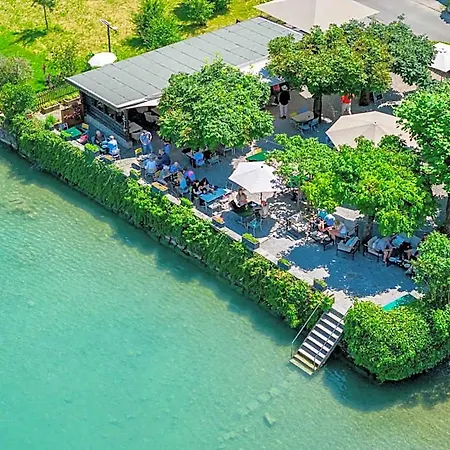 Lake Lodge Hostel *