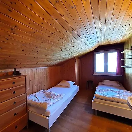 Lake Lodge Hostel *