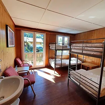 Hostel Lake Lodge Hostel