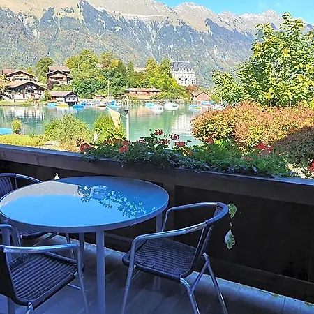 Lake Lodge Hostel *