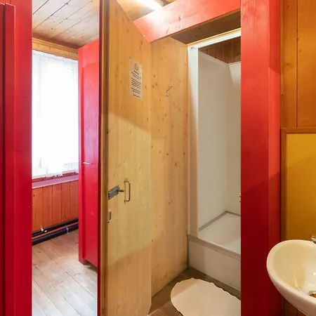 Lake Lodge Hostel