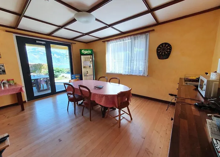 Hostel Lake Lodge Hostel Iseltwald