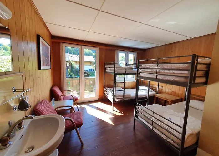 Lake Lodge Hostel *