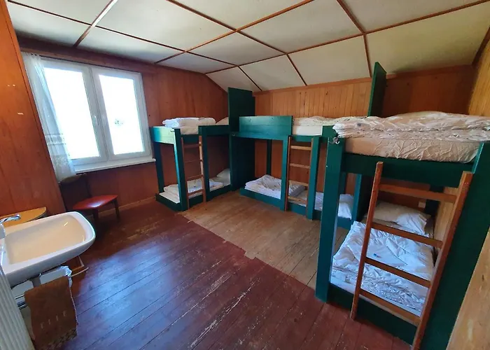 Lake Lodge Hostel *