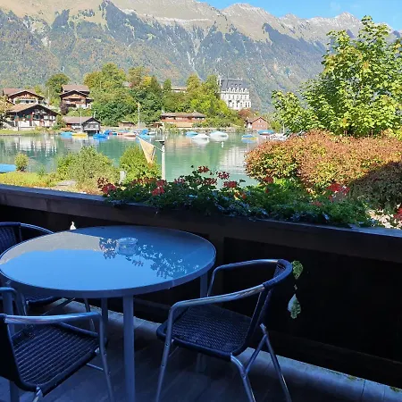 Lake Lodge Hostel ホステル