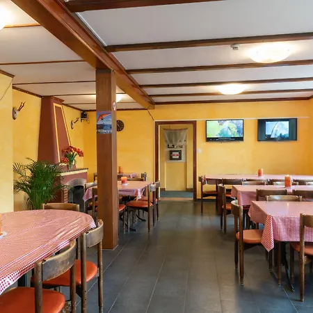 Lake Lodge Hostel ホステル